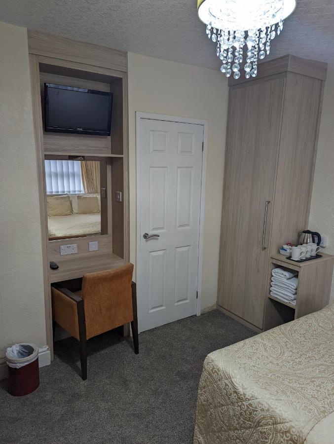 The Stafford Bed & Breakfast Blackpool Bagian luar foto