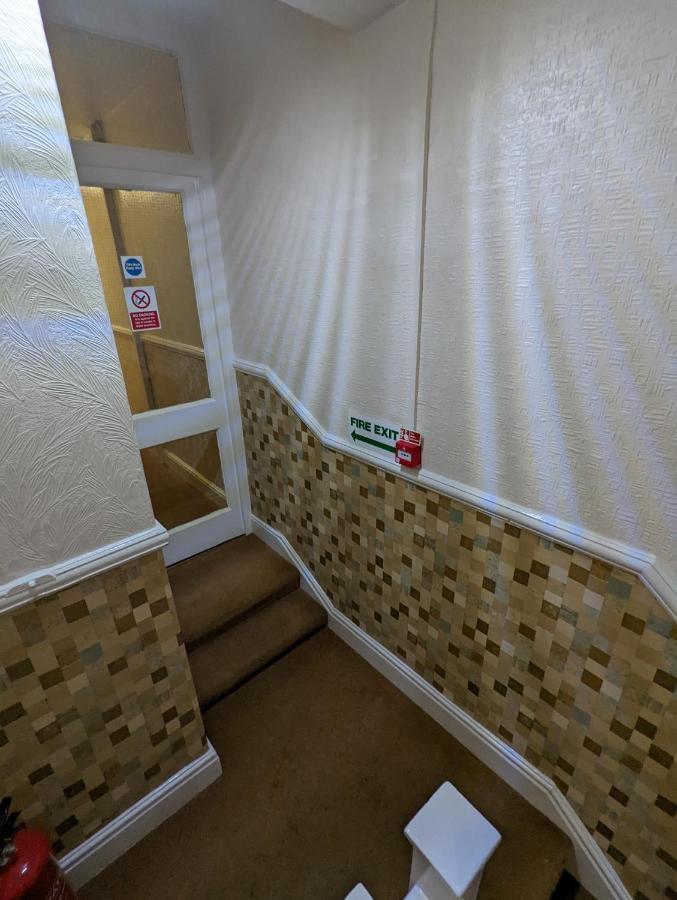 The Stafford Bed & Breakfast Blackpool Bagian luar foto