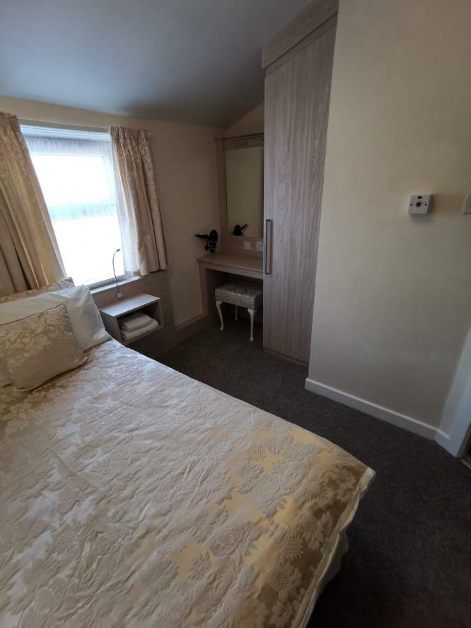 The Stafford Bed & Breakfast Blackpool Bagian luar foto
