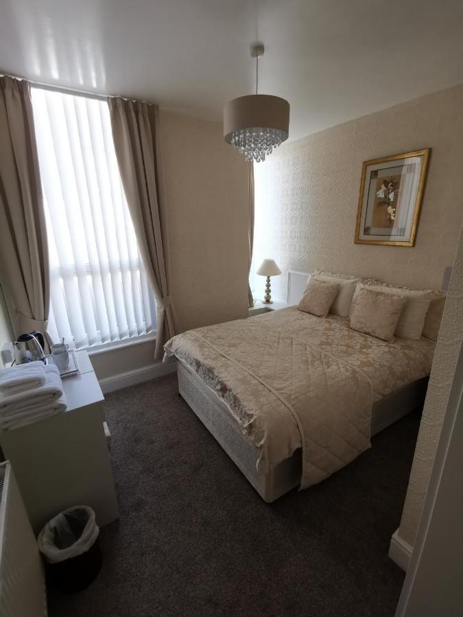 The Stafford Bed & Breakfast Blackpool Bagian luar foto